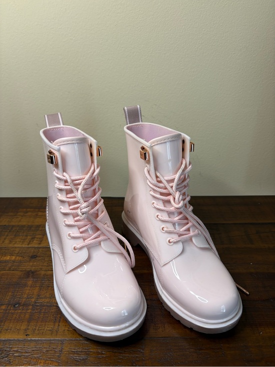 Michael Kors Shoes - Michael Kors Tavie Women’s Size 7 Soft Pink Rain Booties